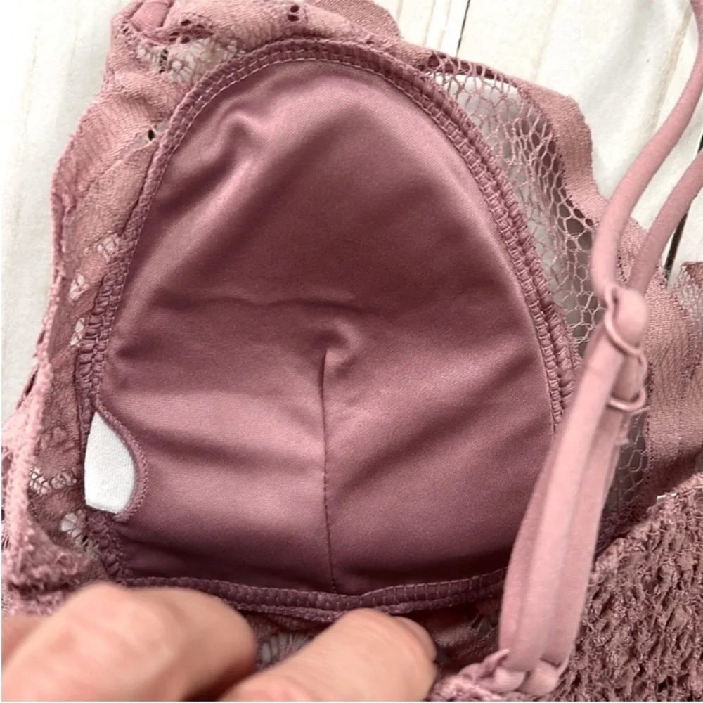 Floral Padded Lace Brawlette in Rose Color - Picture 6 of 10